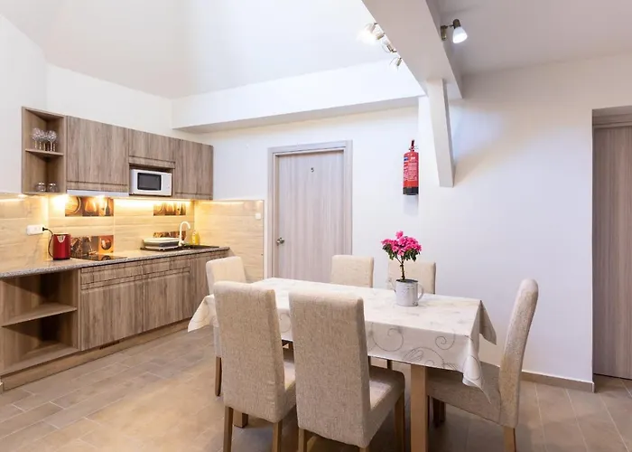 Hooper's Vendeghaz 3* Еґер