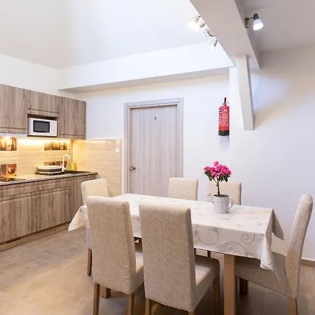 Hooper's Vendeghaz 3* Eger