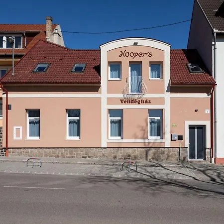 Hooper's Vendeghaz Guest house *
