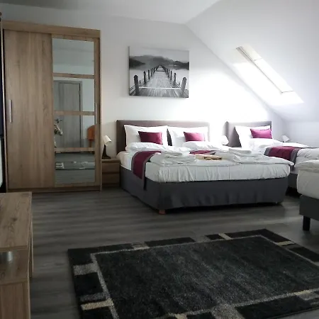 Hooper's Vendeghaz Eger