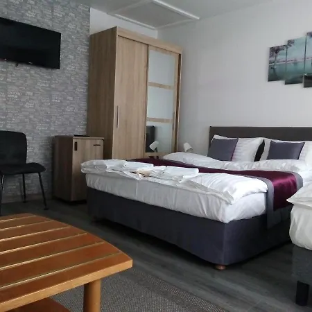 Hooper's Vendeghaz 3* Eger